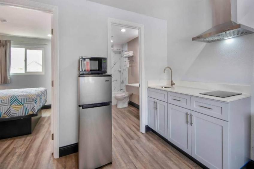 2 Queen Beds  Suite Non-Smoking Kitchen - foto 10