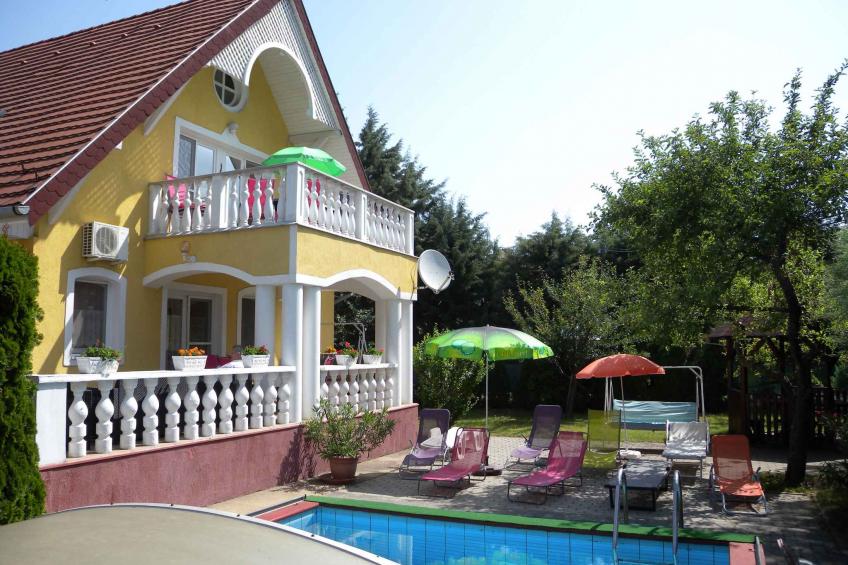 Vakantiewoning met zwembad, airconditioning, 2 badkamers en terras - VW-GZZW