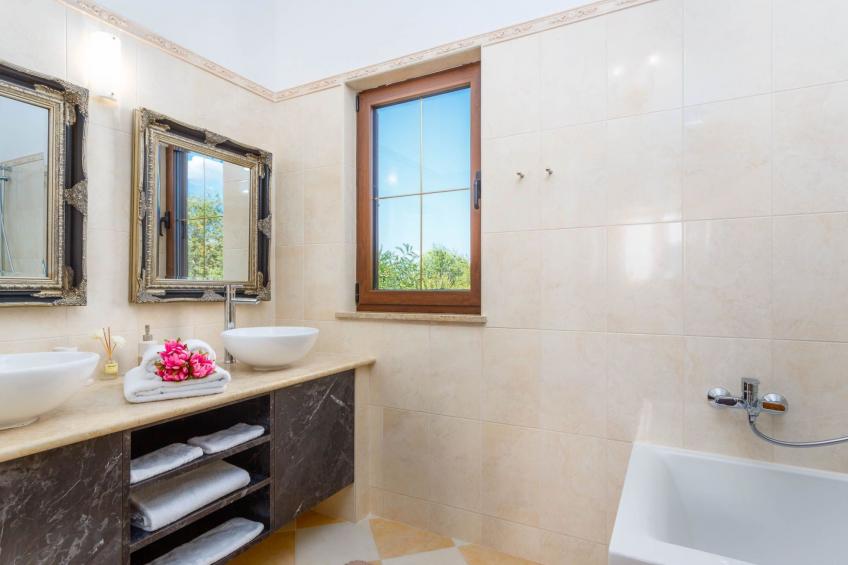 Villa Kamenica  im mediterranen Stil mit Innen- und Außenpool - foto 40