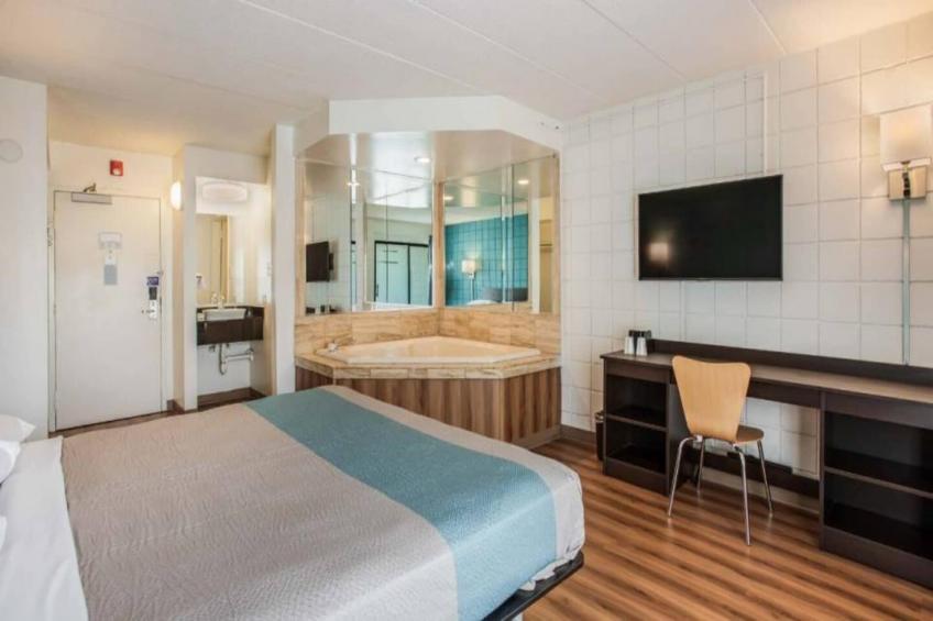 1 KING BED  NON-SMOKING HOT TUB - foto 5