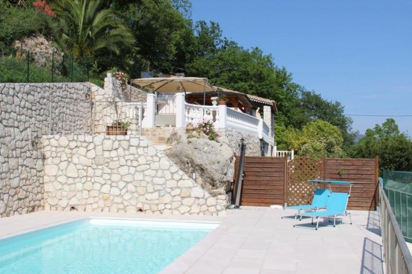 "Rocabel" mit Blick auf das Wasser