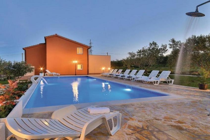 Exclusive Elegant Villa with Pool in Kastel Novi - Seven Bedroom Villa with Pool - foto 26
