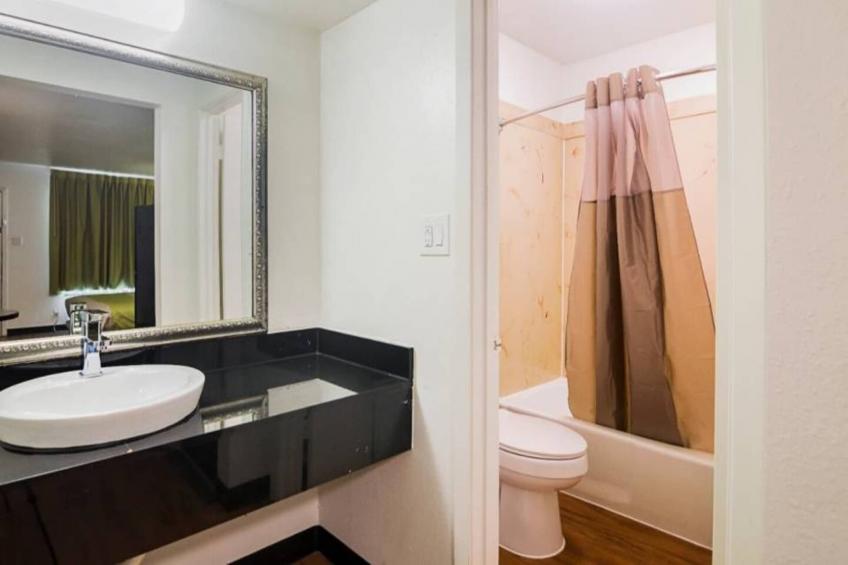 2 Queen Beds  Smoking Kitchen - foto 10