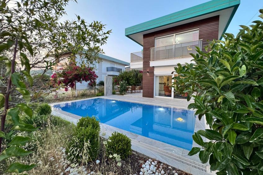 Genießen Sie Ihre sonnige Reise mit "NarVilla"