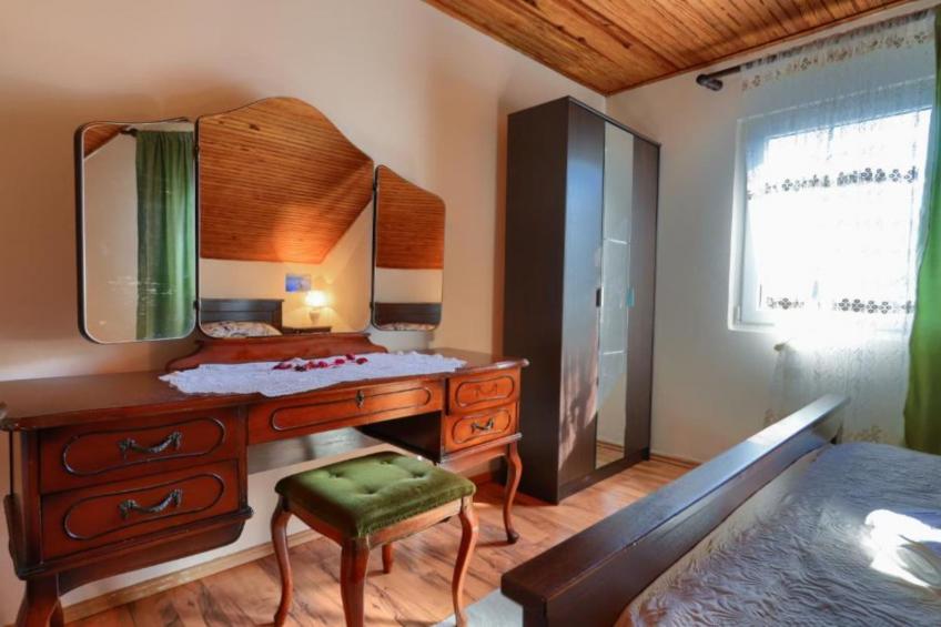 Charming Kotor Bay Retreat Just Steps from the Beach - Two Bedroom Apartment With Sea View - foto 3