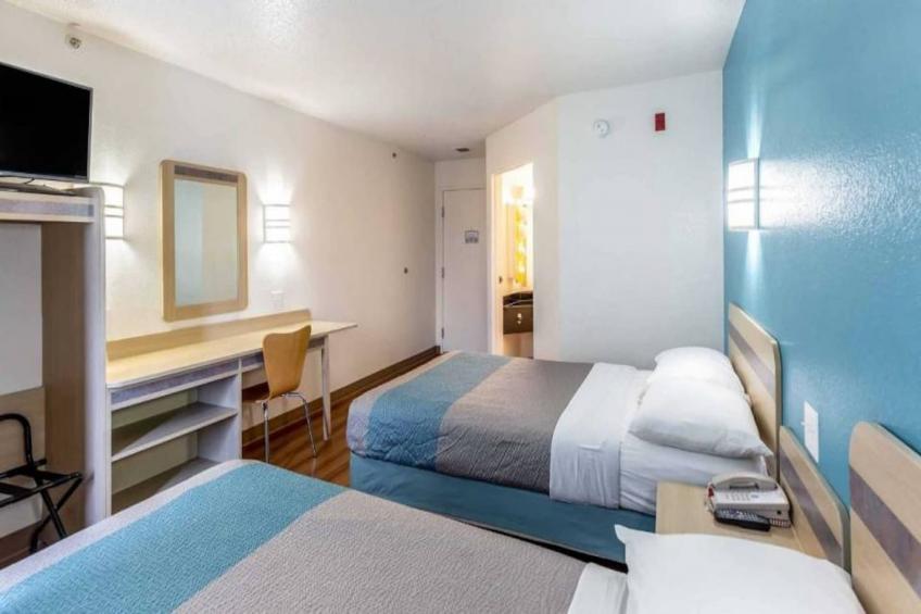 2 Full Beds  Non-Smoking Micfridge - foto 6