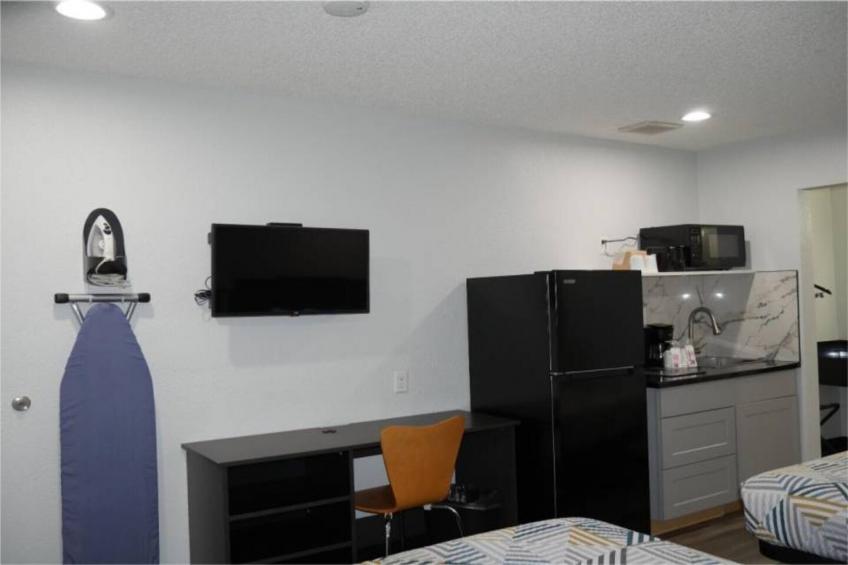 2 Queen Beds  Non-Smoking Kitchen - foto 22