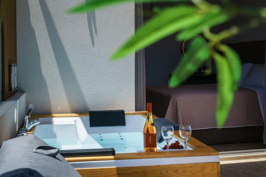 Neue Charavgi Suite mit Jacuzzi, 40m vom Strand entfernt - foto 10