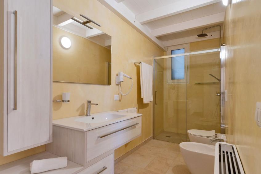 Haus in Casarano mit Außenhof - foto 8