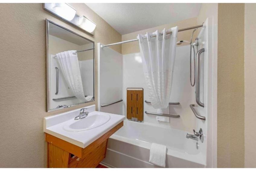 2 Full Beds  Non-Smoking Micfridge - foto 16