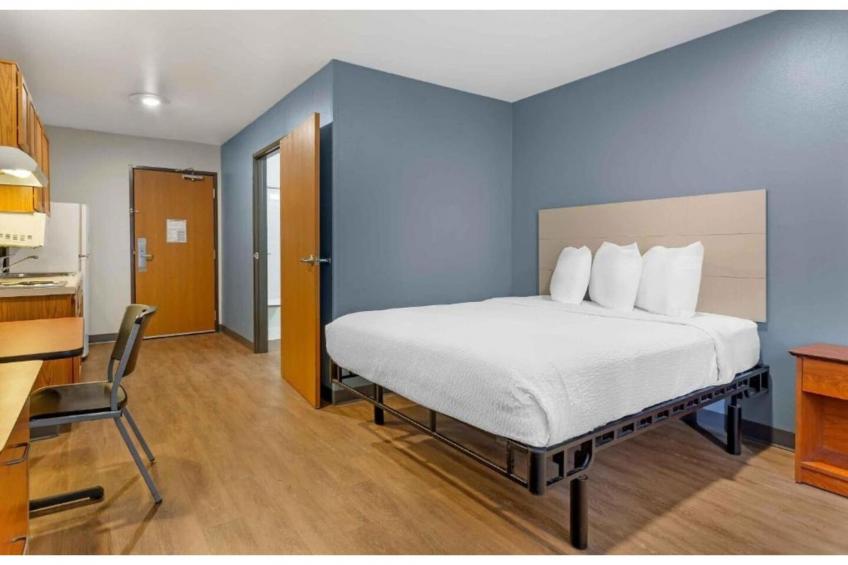 1 Full Bed | Non-Smoking, Kitchen - foto 8