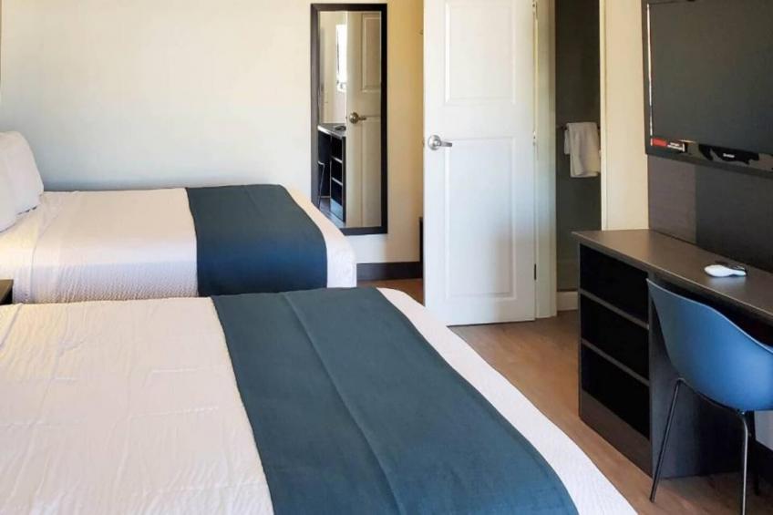 2 Queen Beds  Non-Smoking Mini Fridge - foto 8