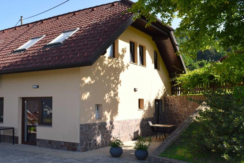 Zevnik Quiet Retreat with Stunning Views and Equestrian Activities - Triple Room with Private  Bathroom - foto 23
