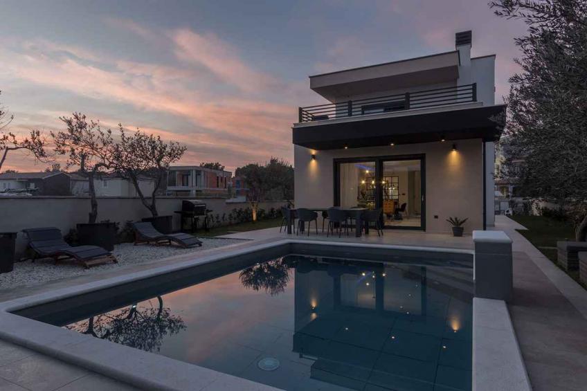 Holiday home with pool and sun loungers - BF-WDX3F