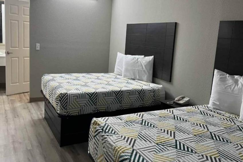 4 Queen Beds  Suite Non-Smoking - foto 17