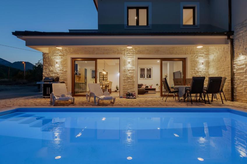 Alleinstehende Villa Slime mit Pool und Garten - foto 20