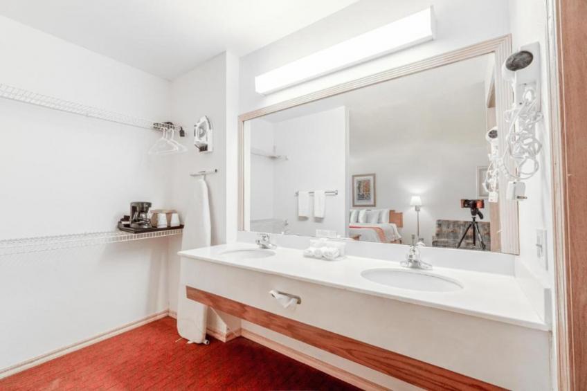 1 King Bed Sofa Sleeper Kitchenette and Jetted Tub - foto 8