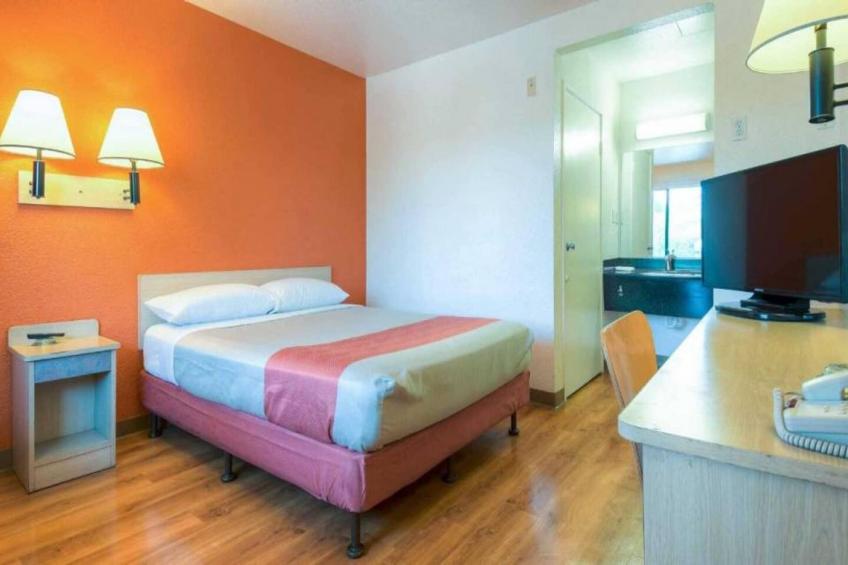 2 Full Beds  ADA/Tub/Mini Fridge - foto 12