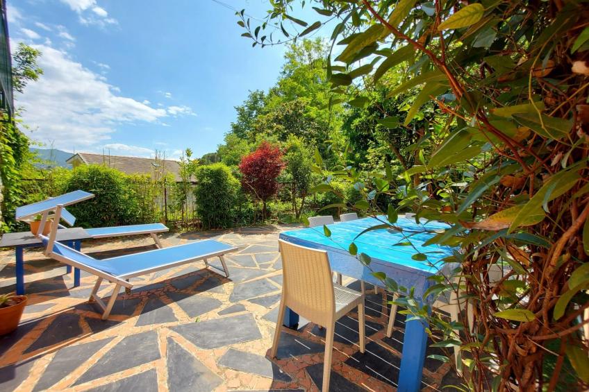 Sehr moderne Wohnung mit schönem Garten