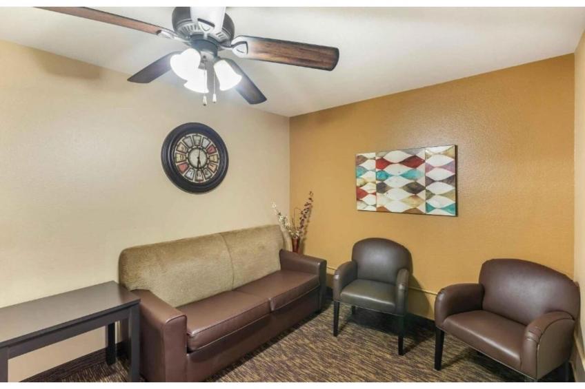 1 King Bed | Non-Smoking, Kitchen - foto 38