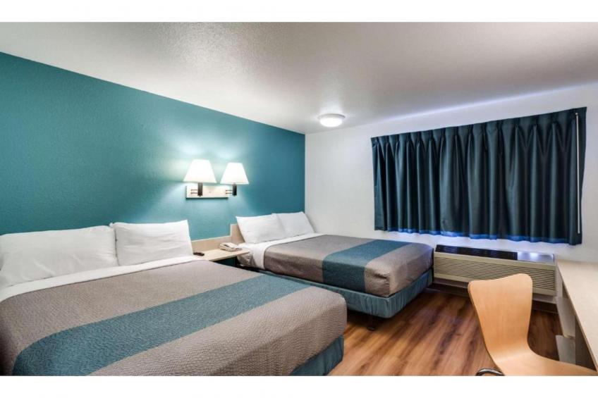 2 Full Beds  Smoking - foto 7