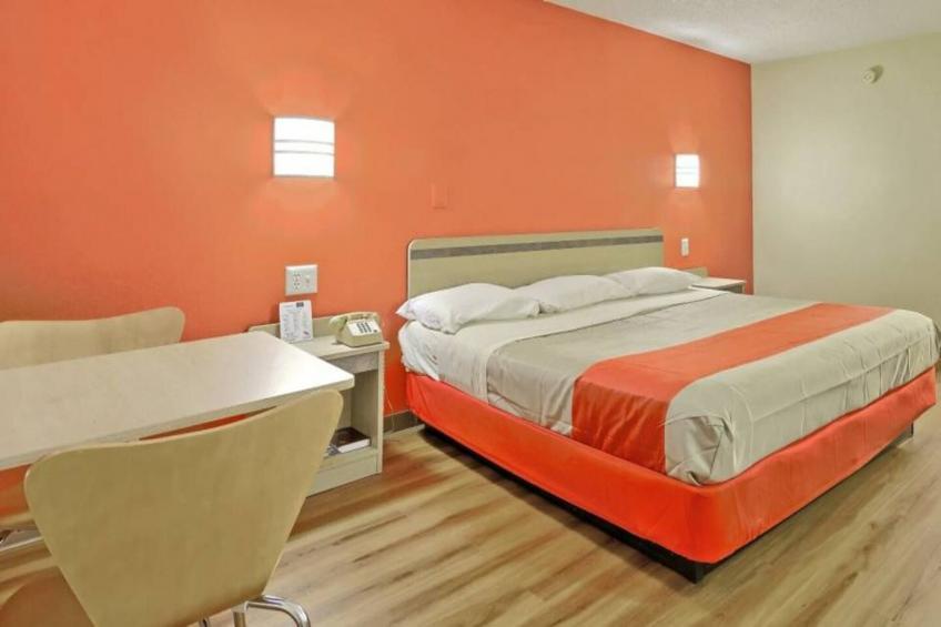 1 King Bed  Non-Smoking - foto 10