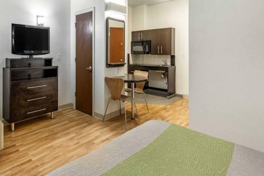 1 Queen Bed  Mobil Access Tub Nsmk Kitchen - foto 4