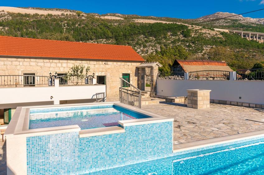 Stipanovi Dvori mit Bergblick - foto 12