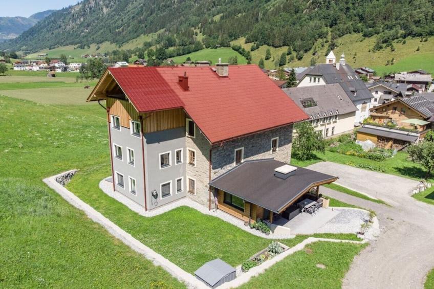 275591