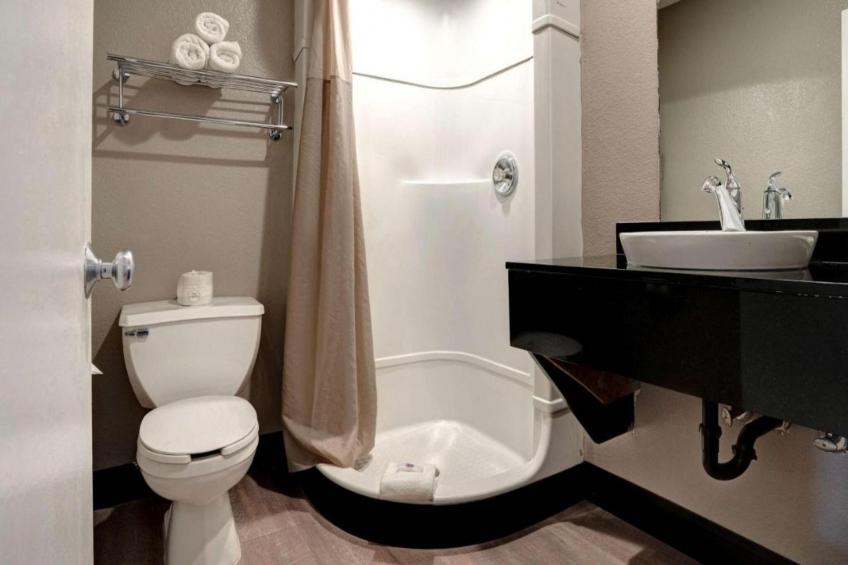 1 Queen Bed  Micfridge - foto 12