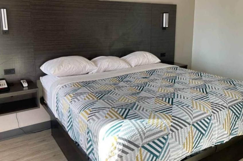 1 King Bed  Non-Smoking Micfridge - foto 13