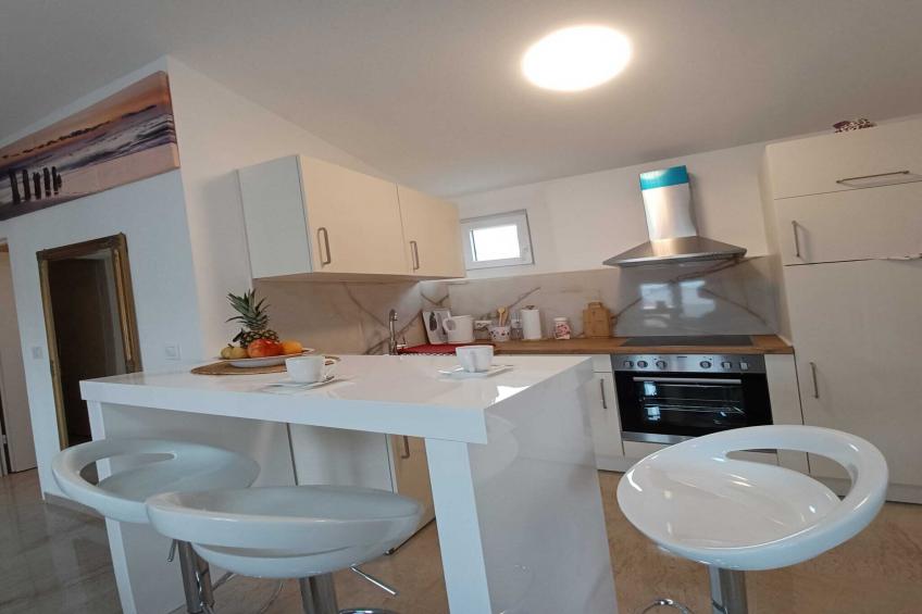 Beachfront Apartment with Balcony and Sea View - foto 11