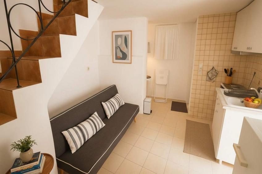 Picturesque Paros White House with Balcony Views - foto 8