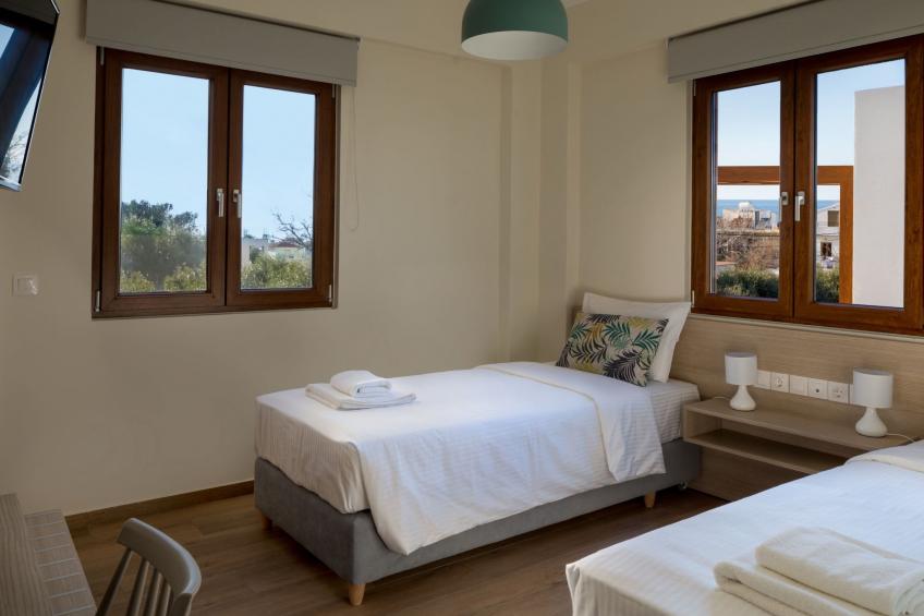 Haus in Agia Marina mit Außenpool - foto 28