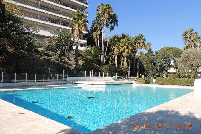 Studio Vue mer standing proche Cannes