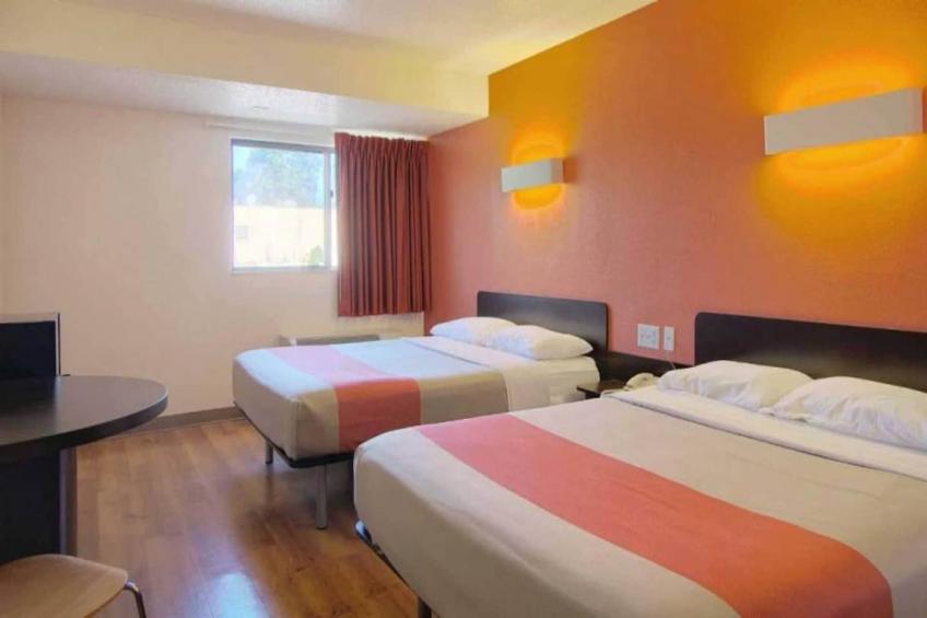 2 Queen Beds  ADA/Tub/Micfridge - foto 11