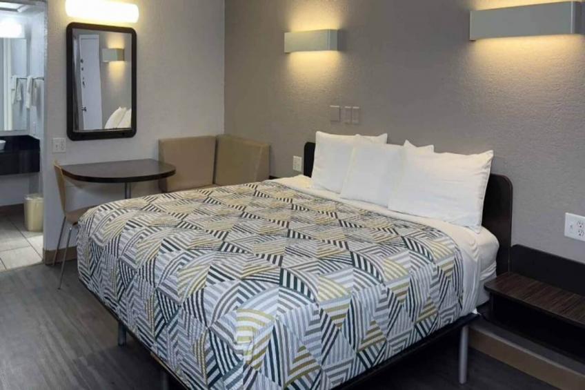1 King Bed  Non-Smoking - foto 7