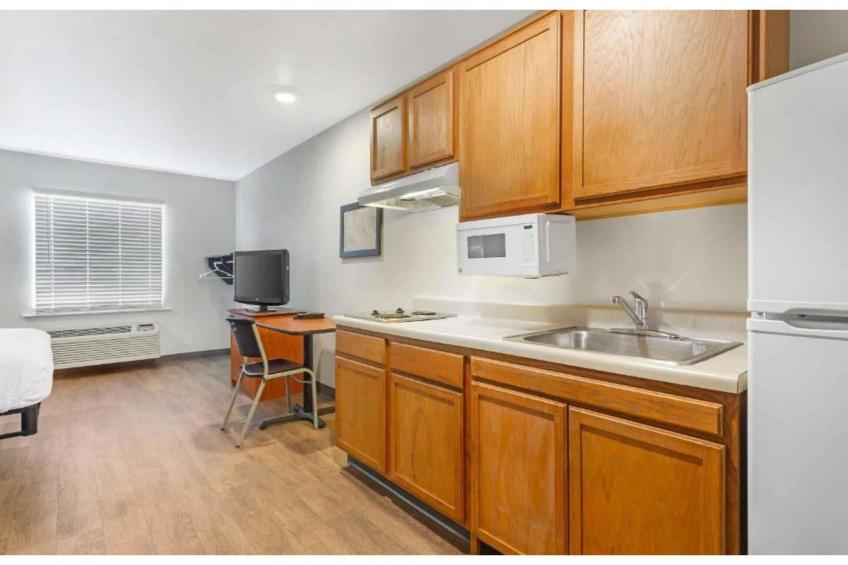 1 Full Bed  Non-Smoking Kitchen - foto 5