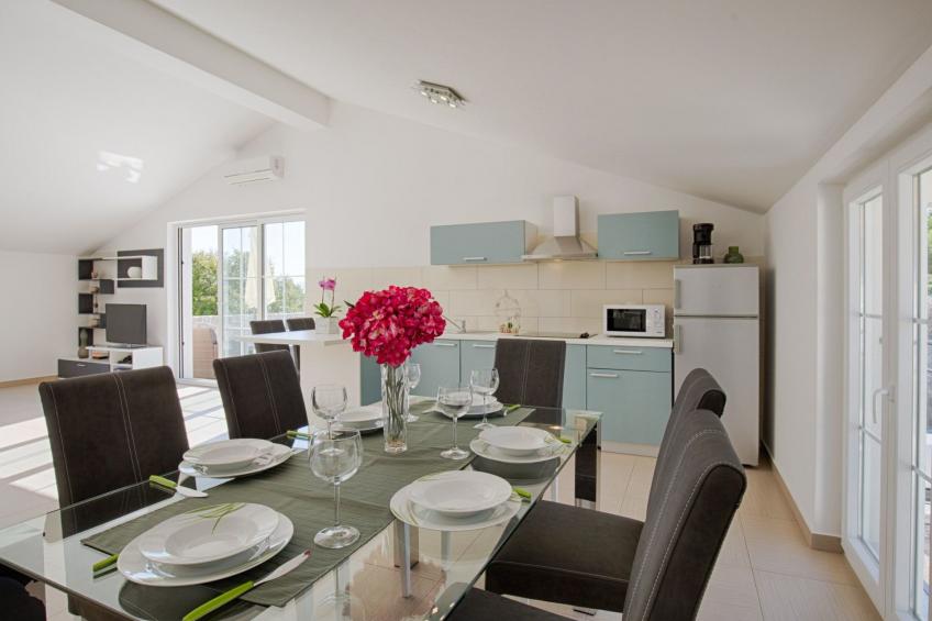 Luxuriöse Villa mit Pool, großem mediterranen Garten und Kinderspielplatz. - foto 21