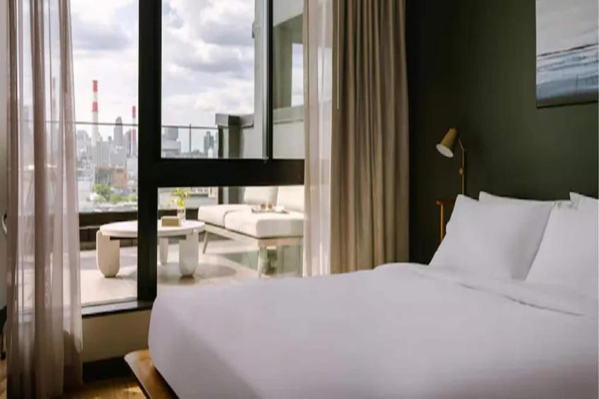 Luxe 1 Queen Bed  Balcony  Dutch Hotel - foto 5