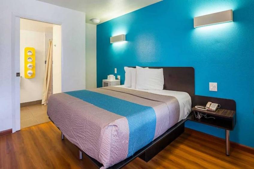 1 King Bed  Non-Smoking Micfridge - foto 19