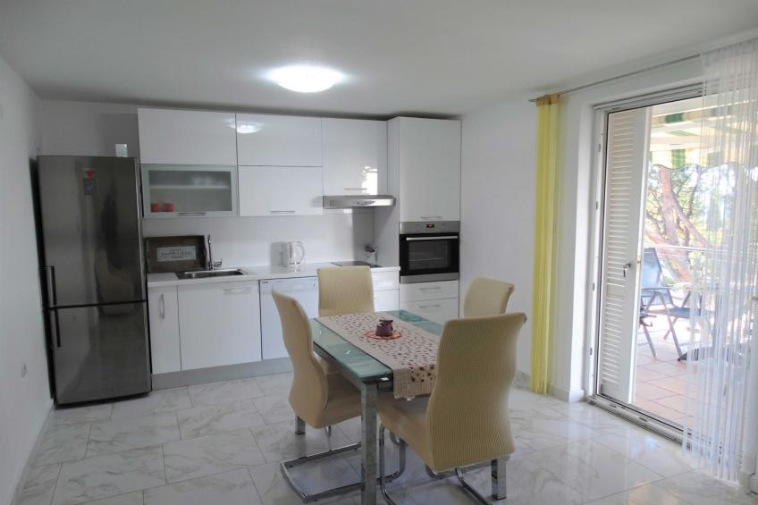 Selce Shorefront Apartment with Balcony and Sea View - Two Bedroom Apartment with Balcony and Sea View - foto 2