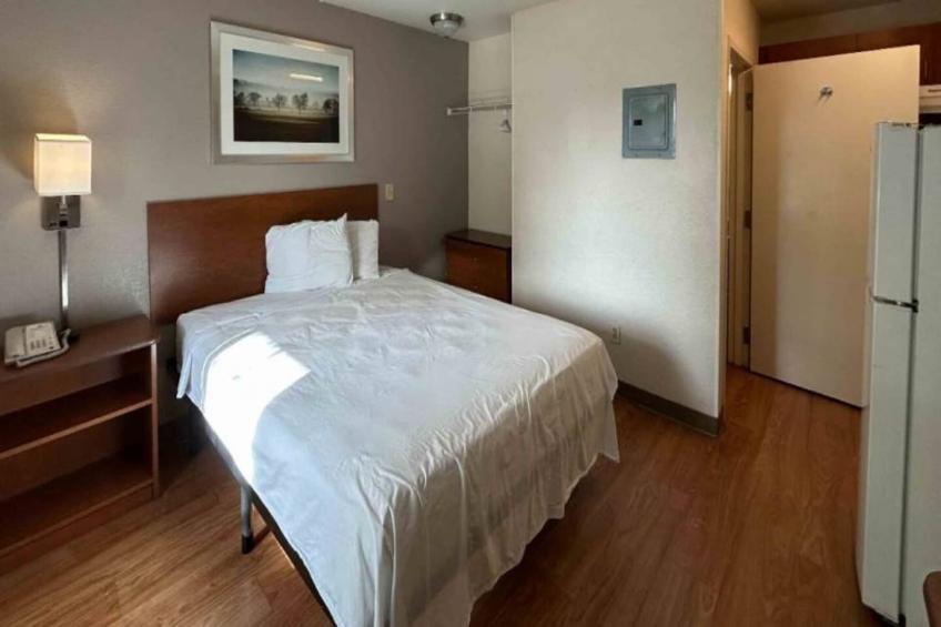 1 Queen Bed  Mobil Access Tub Nsmk Kitchen - foto 13