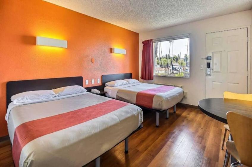 2 Queen Beds  Deluxe Micfridge - foto 5