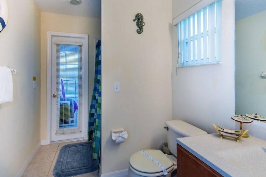 Sonniger Privatpool mit freistehendem Whirlpool und Filmraum - foto 20