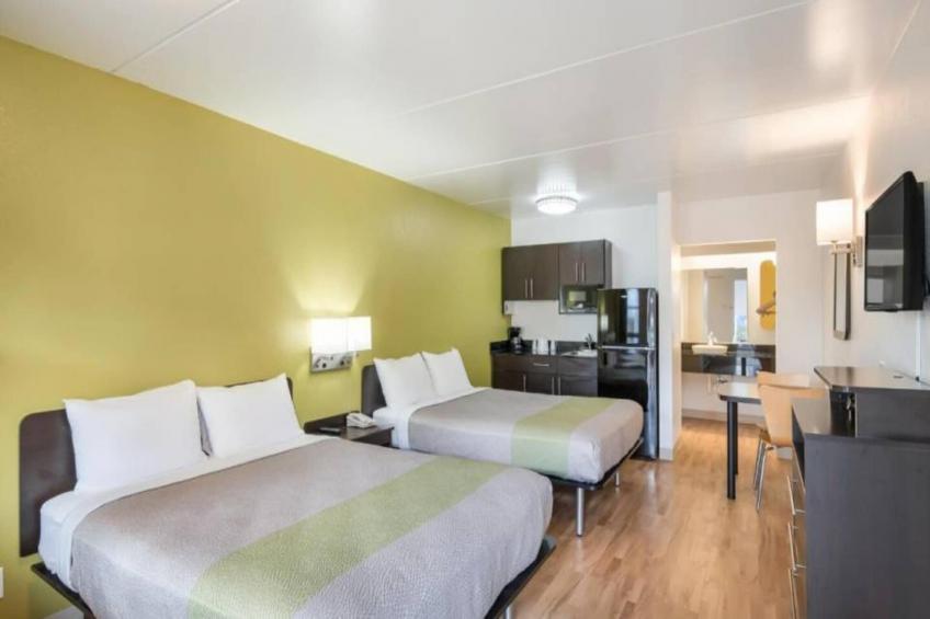 2 QUEEN BEDS  NON-SMOKING KITCHEN