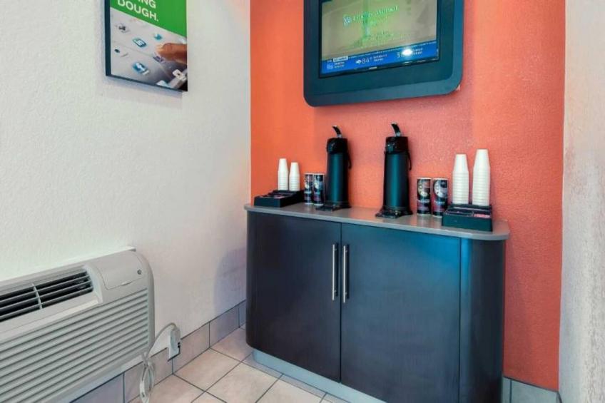 1 Full Bed  ADA/Tub/Mini Fridge - foto 34