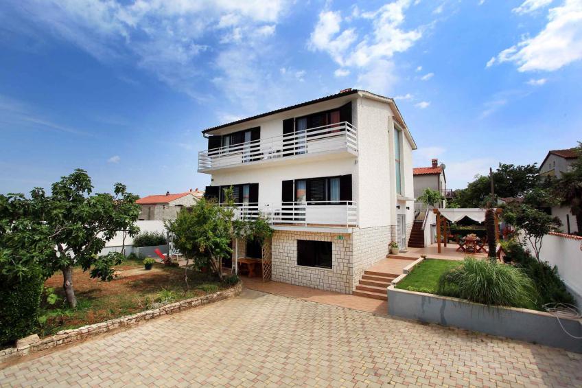 Vakantiewoning met airconditioning en balkon - VW-2VH6