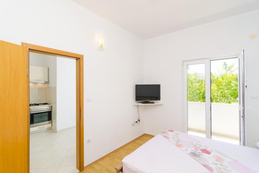 Apartments & Rooms Barišić - Studio Apartment with Balcony and Garden View (First Floor)-APT 2 - foto 12