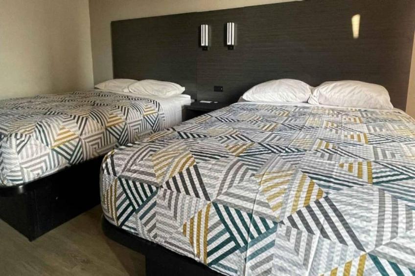 2 Queen Beds  Non-Smoking Micfridge - foto 9